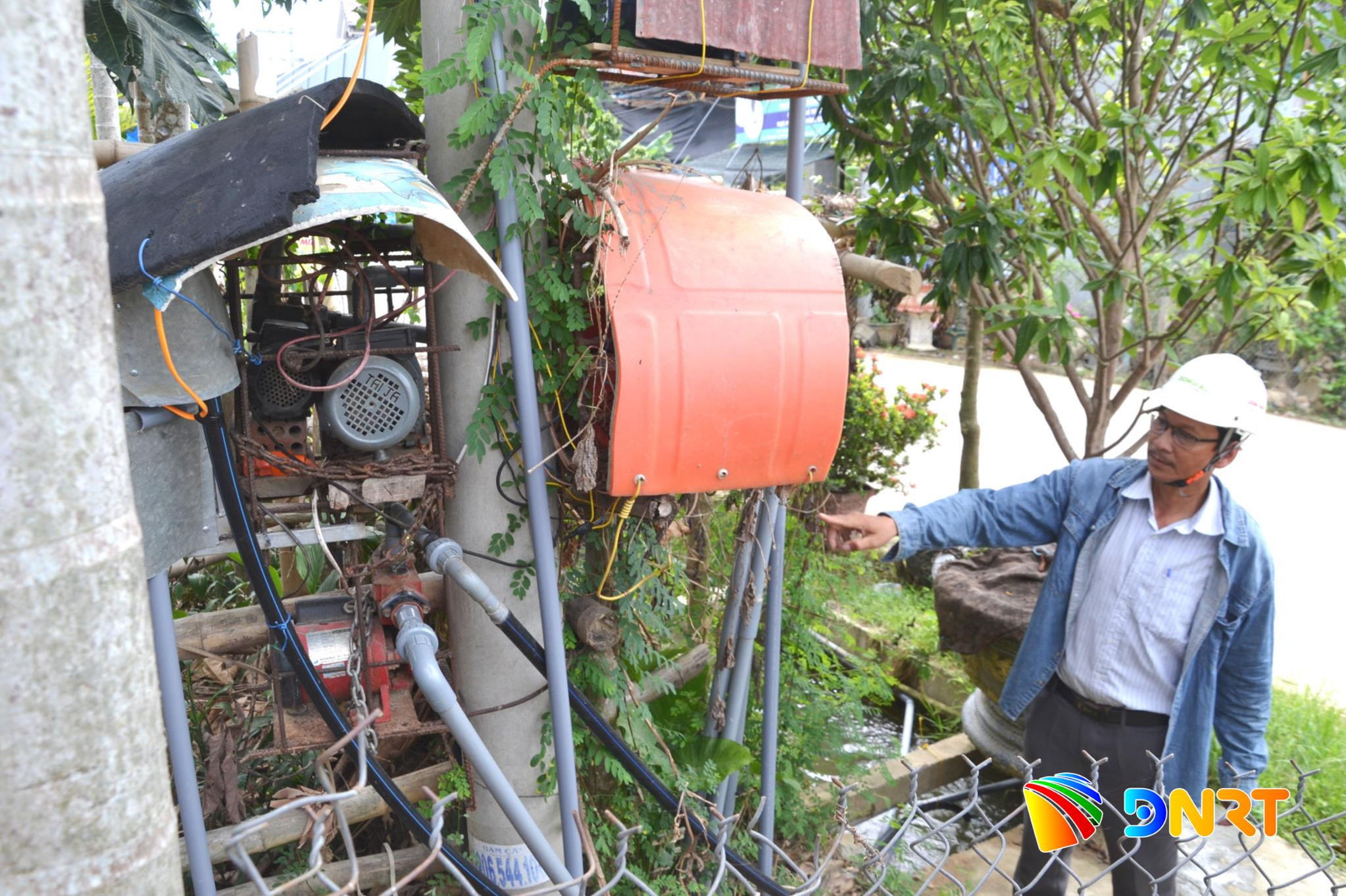 Người dân khoan giếng xa