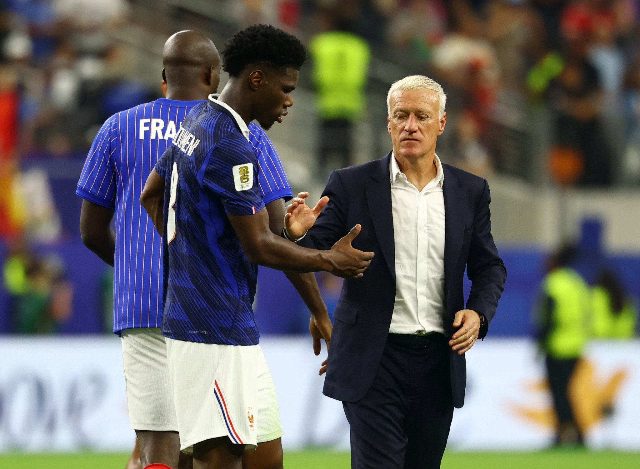 HLV Didier Deschamps trên băng ghế chỉ đạo