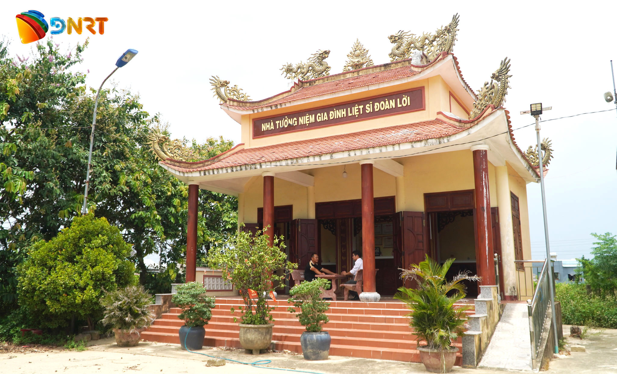 1-nha-tuong-niem-liet-si-doan-loi-la-mot-dia-chi-do-quen-thuoc-cua-ba-con-nhan-dan-xa-xuan-phu.jpg
