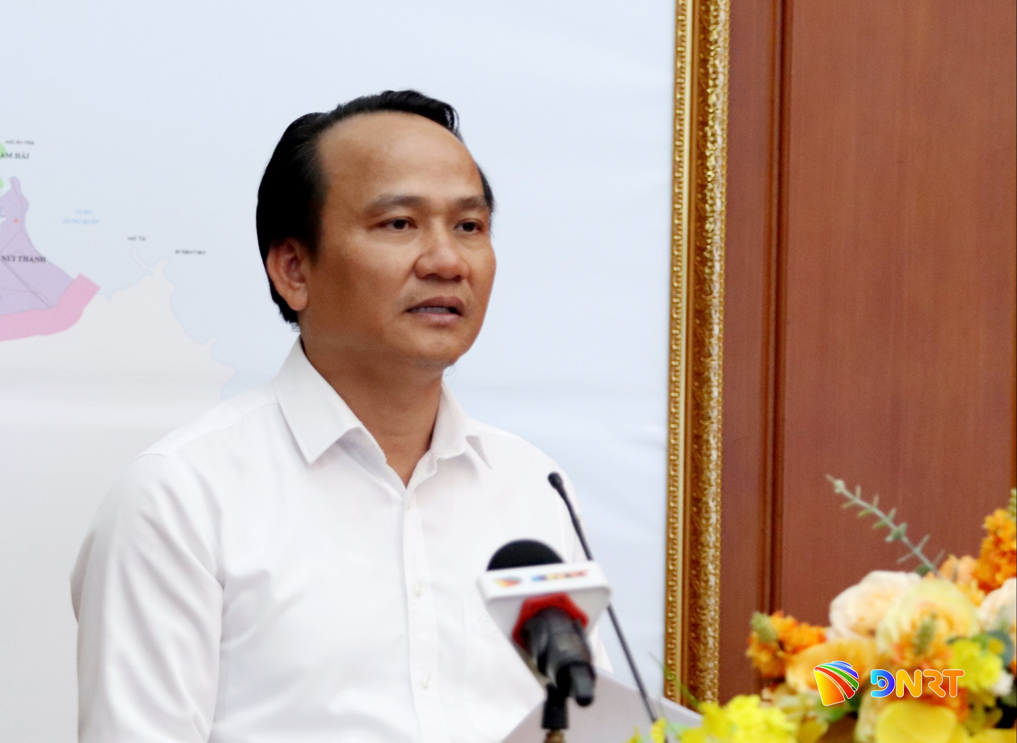 Phó Bí thư Thường trực Thành ủy Nguyễn Đình Vĩnh chỉ đạo tại hội nghị. Ảnh: TRỌNG HUY