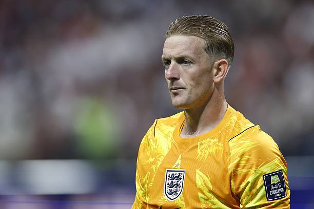 Jordan Pickford cứu thua
