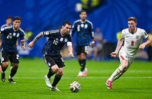 Argentina chiếm lĩnh hoàn toàn thế trận sau những điều chỉnh của Messi