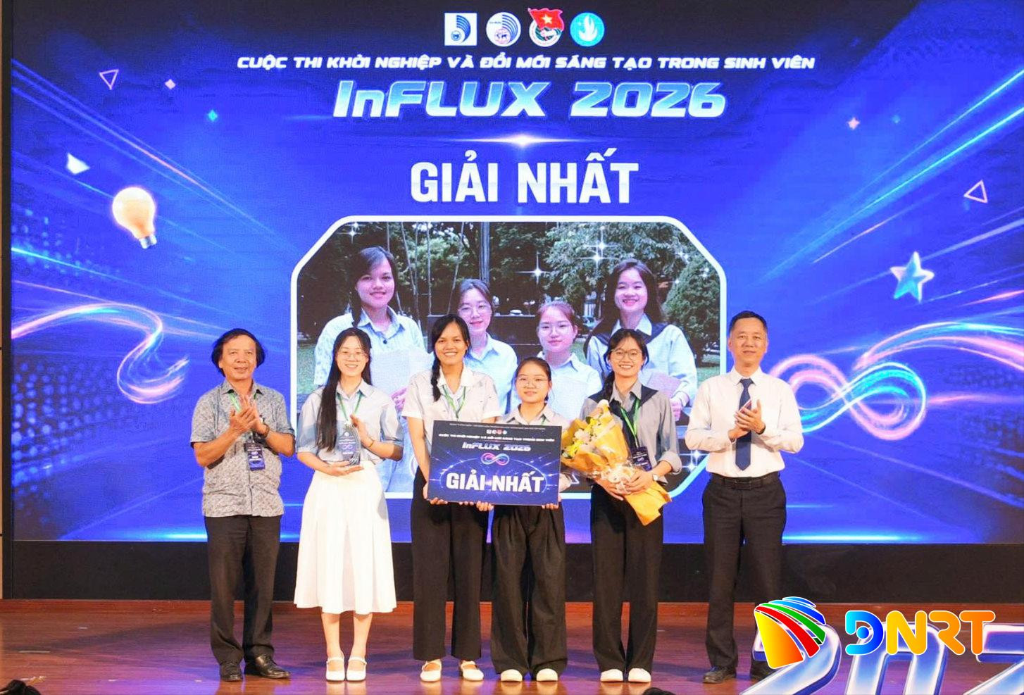 dai-dien-ban-to-chuc-va-ban-giam-khao-cuoc-thi-trao-giair-nhat-cho-du-an-cof-art(1).jpg