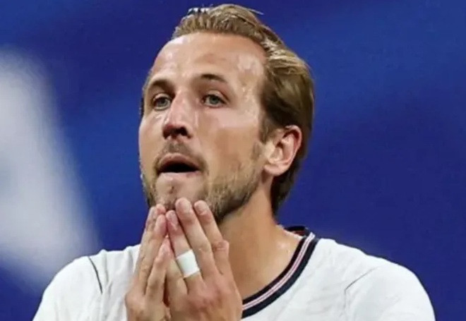Nỗi thất vọng của Harry Kane sau khi tuyển Anh thua ngược Argentina.