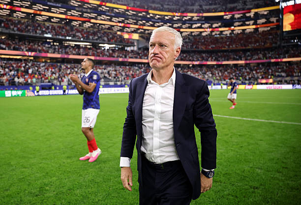 HLV Didier Deschamps chuẩn bị rời ĐT Pháp sau 15 năm gắn bó.