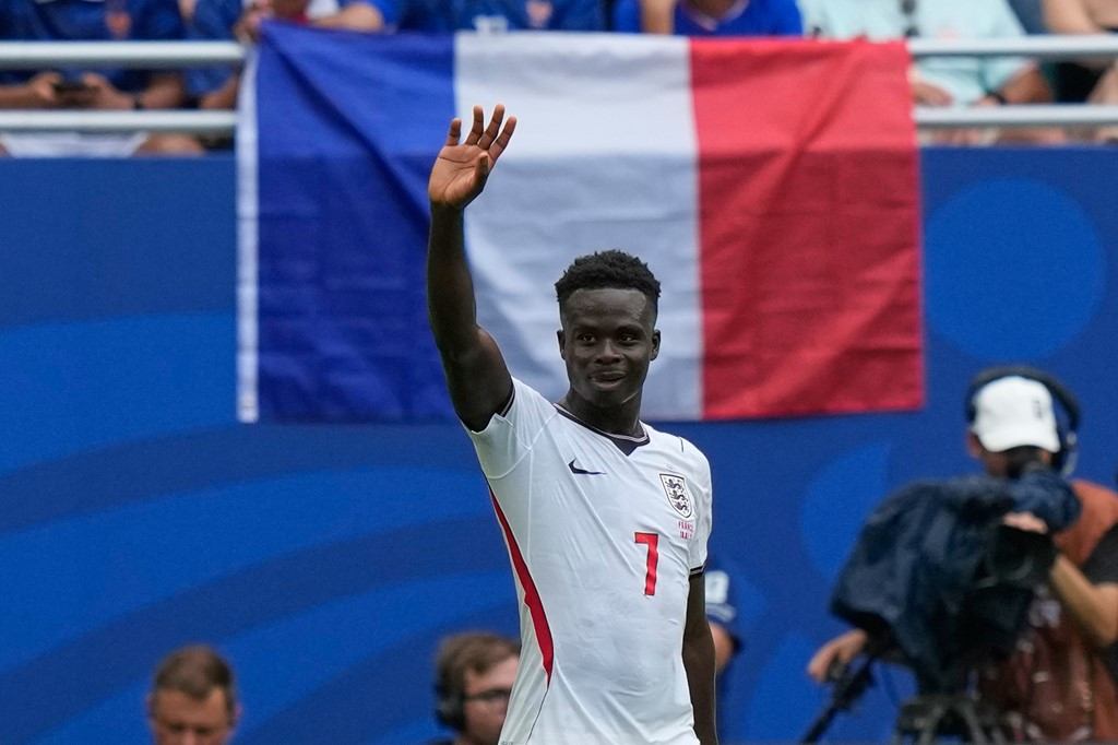 Bukayo Saka tỏa sáng rực rỡ với cú hat-trick vào lưới tuyển Pháp