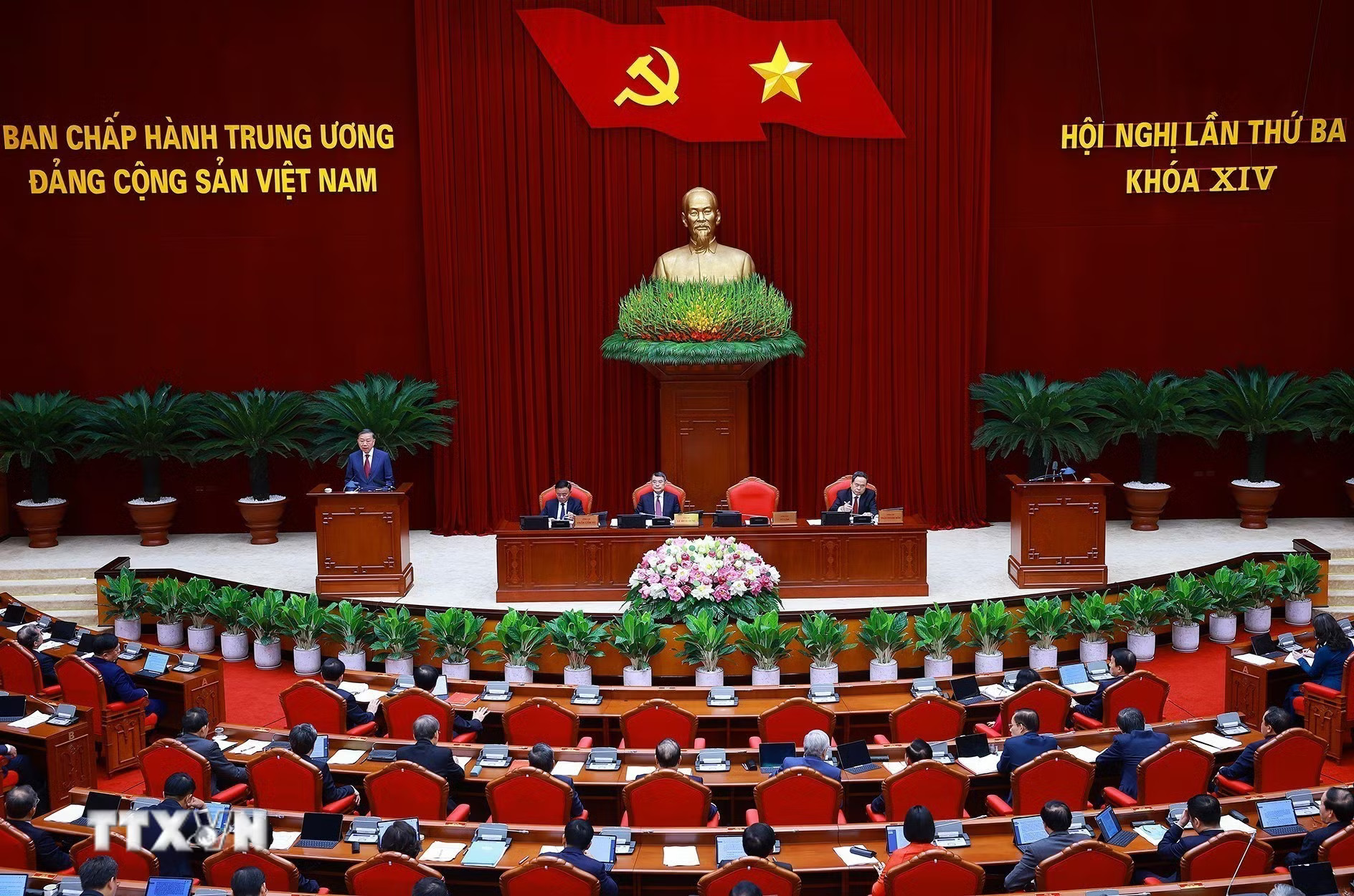 Phiên khai mạc Hội nghị lần thứ ba Ban Chấp hành Trung ương Đảng khóa XIV. (Ảnh: Thống Nhất/TTXVN) ttxvn-khai-mac-hoi-nghi-lan-thu-ba-ban-chap-hanh-trung-uong-dang-khoa-xiv-1.jpg