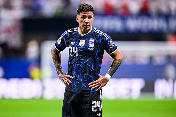 Tiền vệ Enzo Fernandez có thể phải rời Chelsea để cân bằng tài chính