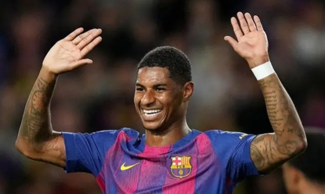 Rashford ăn mừng trong màu áo Barcelona nhưng không được đội bóng này mua đứt.