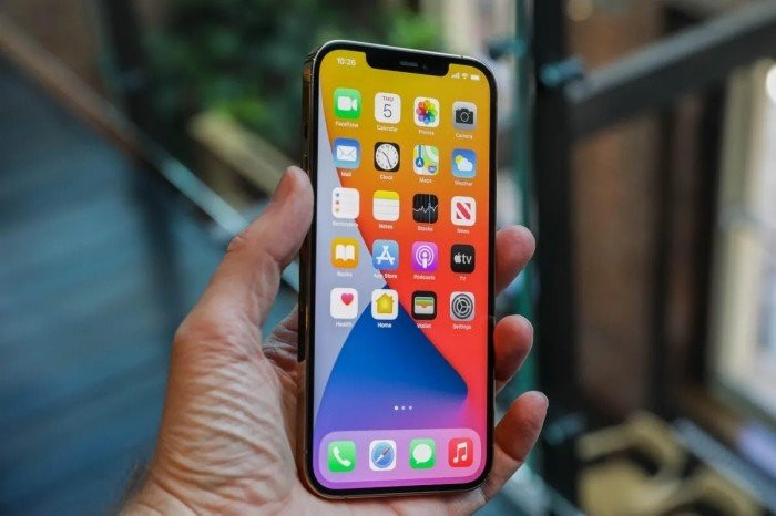Thiết kế khung thép phẳng đặc trưng trên iPhone 12 Pro Max