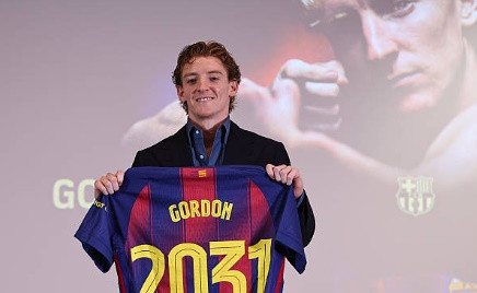 Anthony Gordon rời Newcastle để gia nhập Barcelona.