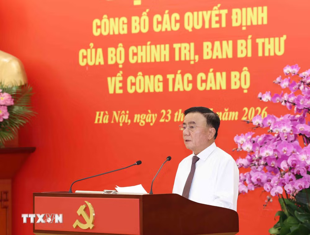 ttxvn-hoi-nghi-cong-bo-cac-quyet-dinh-cua-bo-chinh-tri-ban-bi-thu-ve-cong-tac-can-bo-5.jpg
