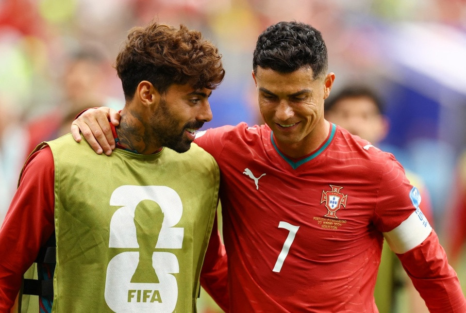 Samu Costa và Cristiano Ronaldo trong màu áo đội tuyển Bồ Đào Nha tại World Cup 2026