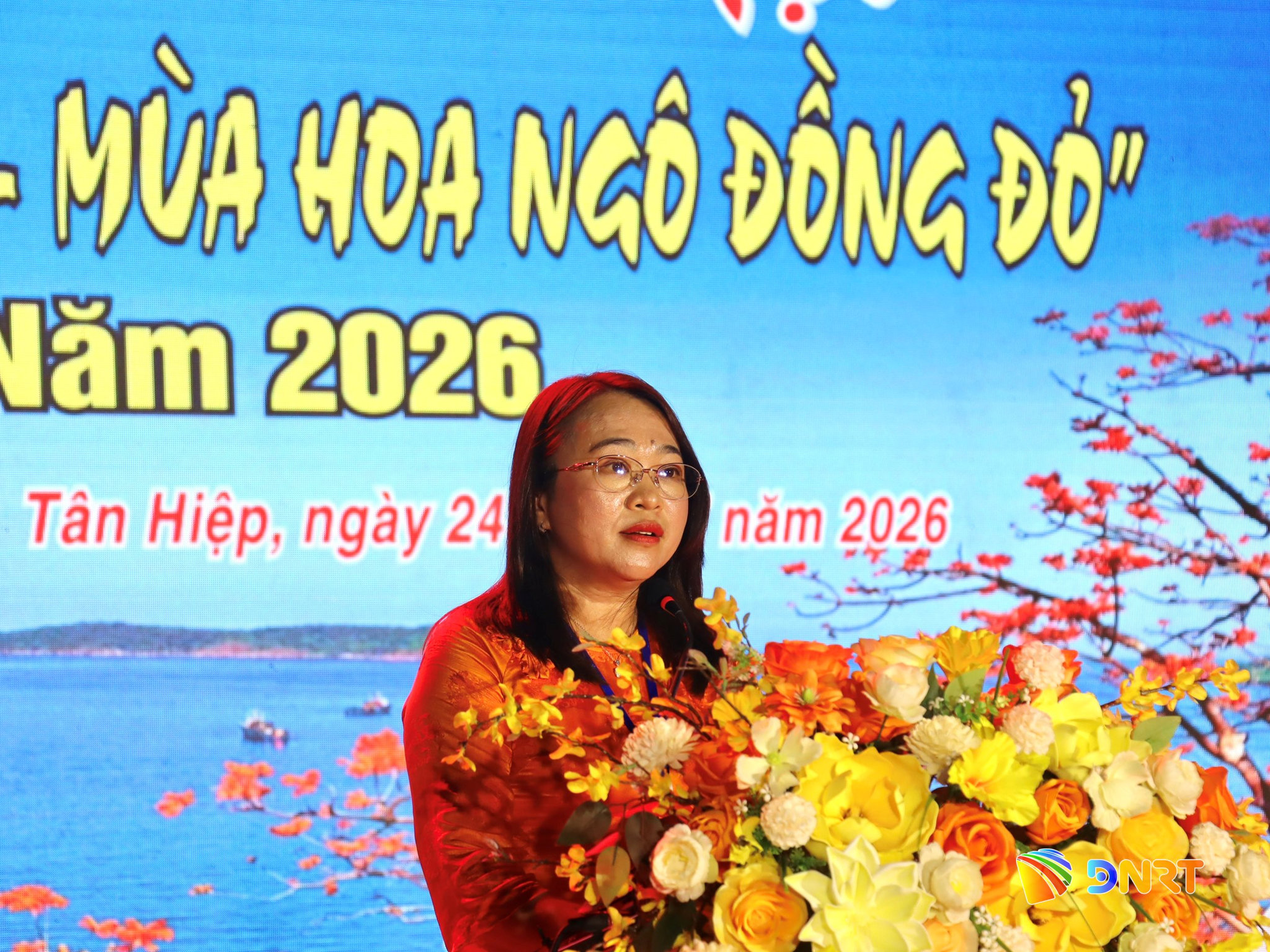 Chủ tịch UBND xã Tân Hiệp Phạm Thị Mỹ Hương phát biểu khai mạc lễ hội. Ảnh: QUỐC TUẤN
