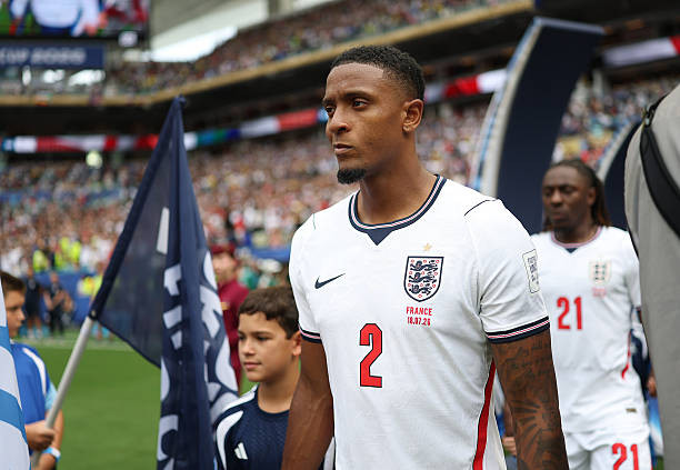 Ezri Konsa nằm trong tầm ngắm của Arsenal.
