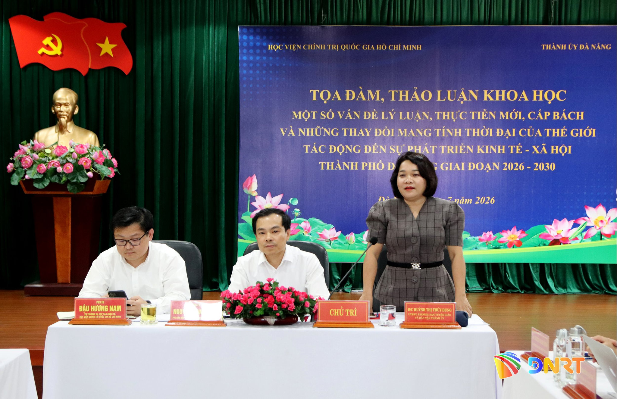 Trưởng Ban Tuyên giáo và Dân vận Thành ủy Huỳnh Thị Thùy Dung phát biểu chào mừng. Ảnh: TRỌNG HUY