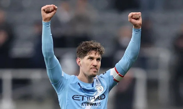 Chelsea và Arsenal đang theo sát thương vụ John Stones.
