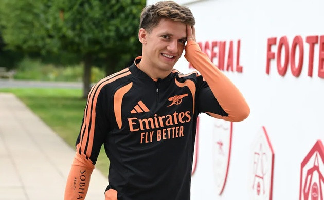 Tzolis là một trong hai tân binh Arsenal tính đến thời điểm hiện tại.