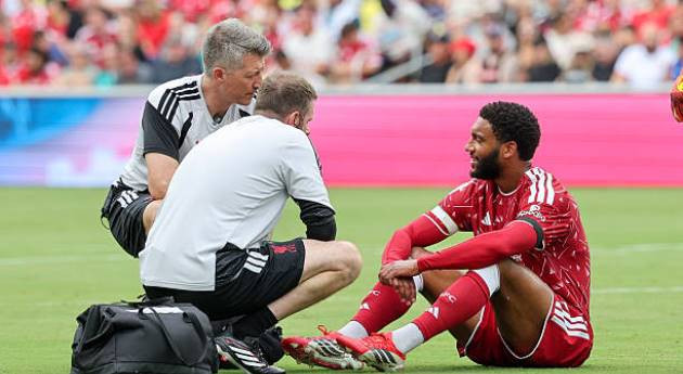 Chấn thương của Joe Gomez khiến hàng thủ Liverpool thiếu người trầm trọng. Ảnh: Getty.