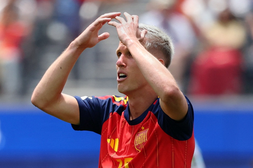 Dani Olmo lên tiếng về sự cố với trợ lý HLV Argentina