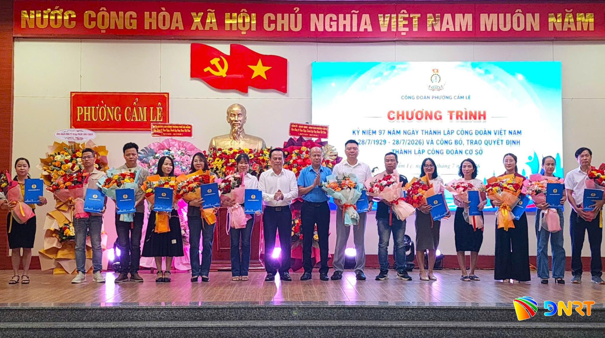 Công đoàn phường Cẩm Lệ vận động thành lập 13 công đoàn cơ sở trong dịp kỷ niệm 97 năm Ngày thành lập Công đoàn Việt Nam. Ảnh: NGỌC QUỐC