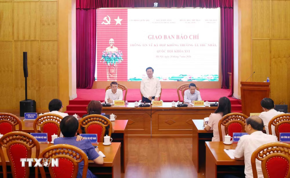 ttxvn-giao-ban-bao-chi-thong-tin-ve-ky-hop-khong-thuong-le-3.jpg
