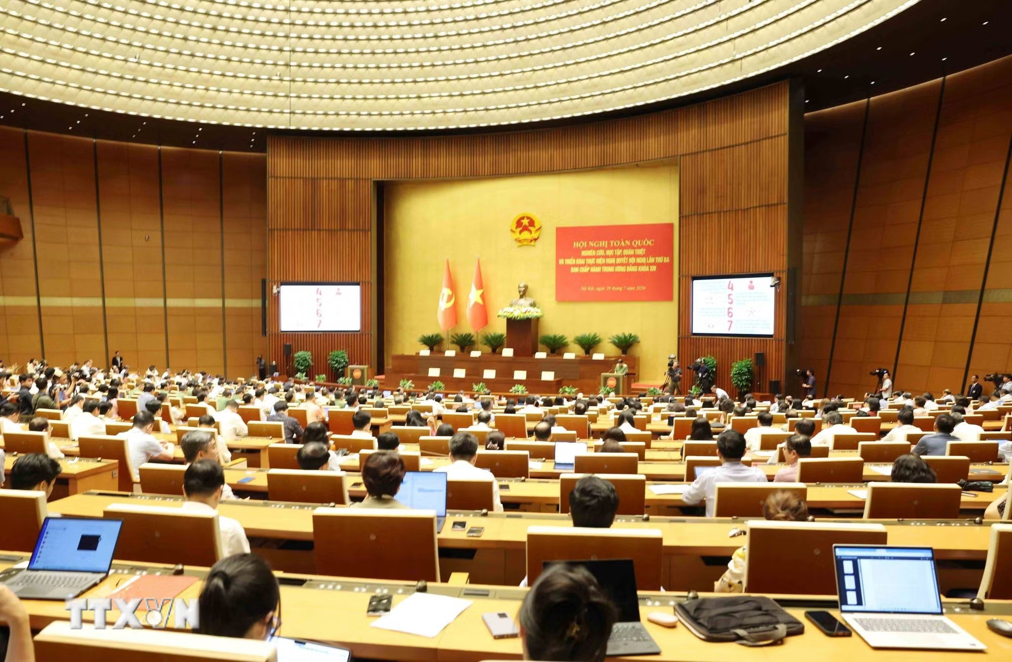 ttxvn-hoi-nghi-toan-quoc-quan-triet-trien-khai-thuc-hien-nghi-quyet-trung-uong-iii-khoa-xiv-29-13.jpg