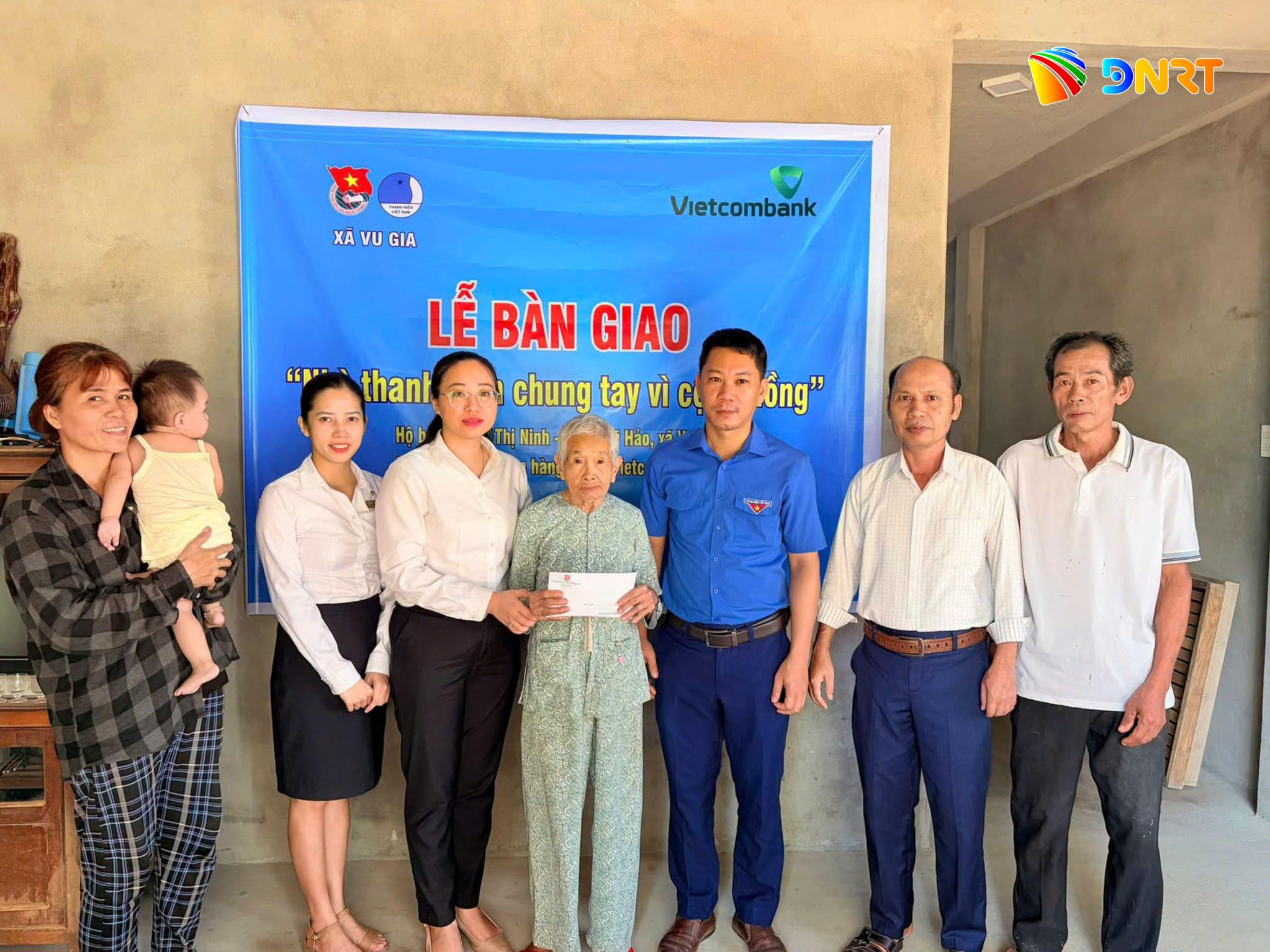 Đoàn Thanh niên xã Vu Gia và đơn vị tài trợ bàn giao công trình