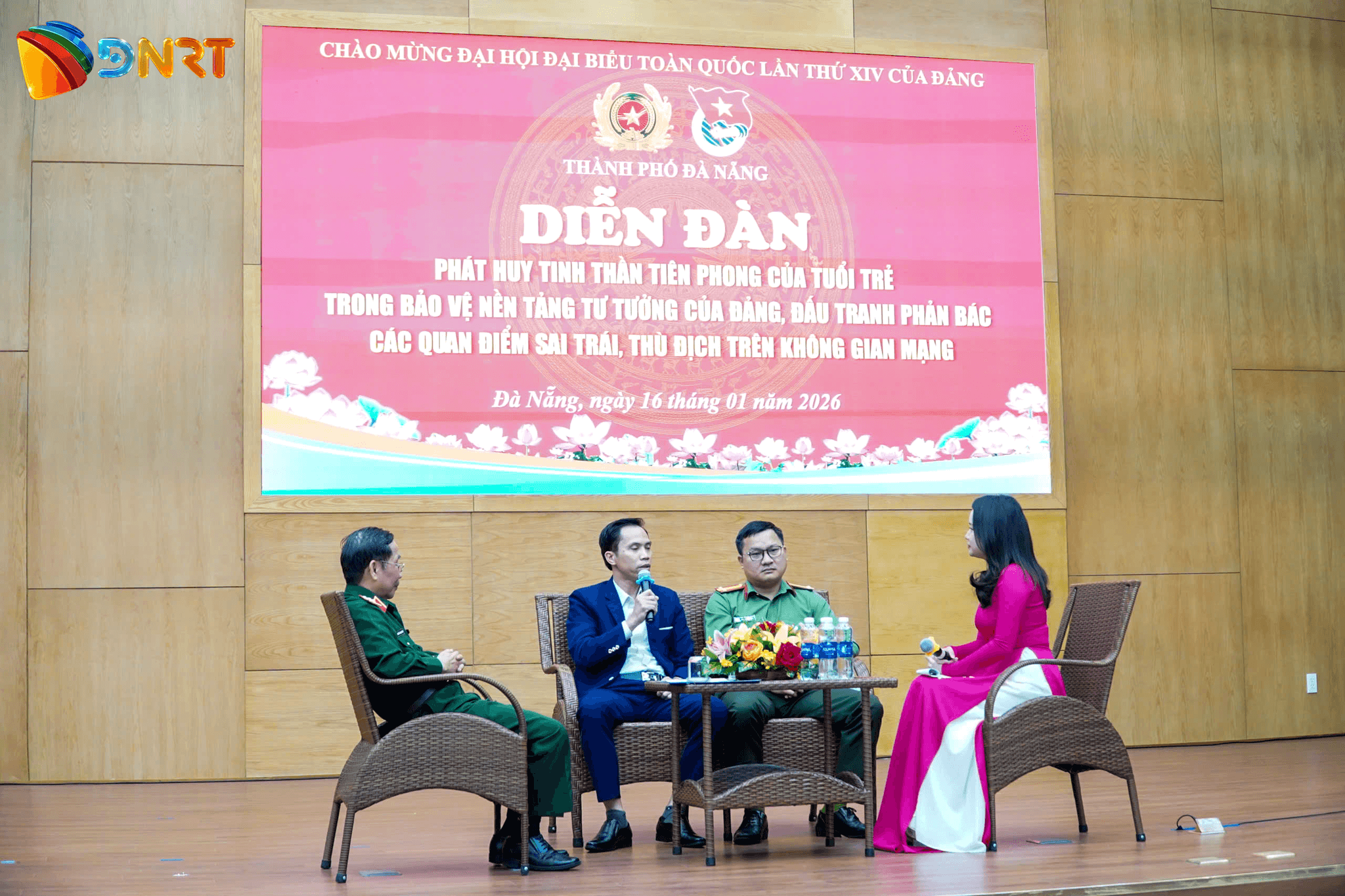 Diễn đàn “Phát huy tinh thần tiên phong của tuổi trẻ trong bảo vệ nền tảng tư tưởng của Đảng, đấu tranh phản bác các quan điểm sai trái, thù địch trên không gian mạng” do Thành đoàn Đà Nẵng tổ chức. Ảnh: NGUYÊN ĐOAN