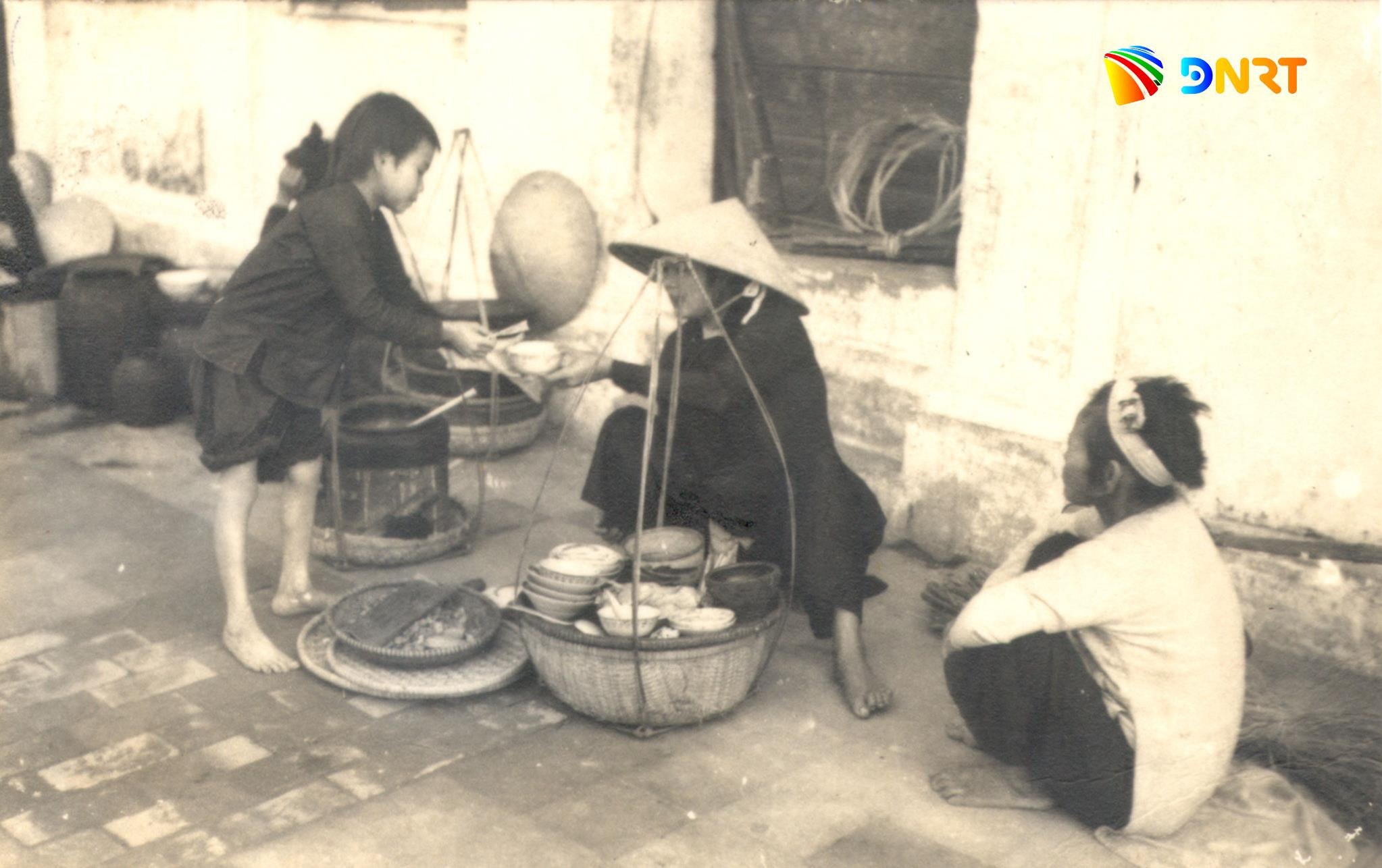 ganh-my-quang-tren-he-pho-hoi-an-thap-nien-1950.jpg