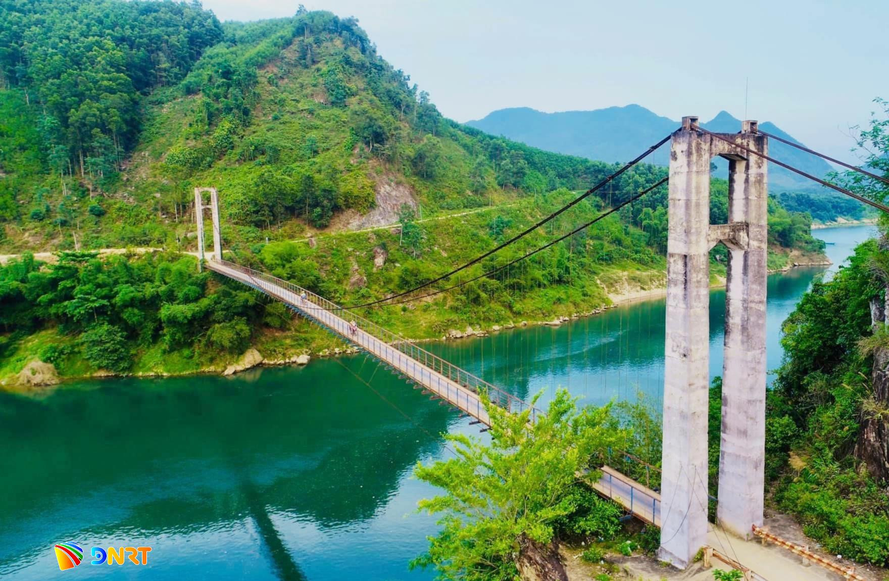 cau-treo-que-lam-la-cau-cau-duy-nhat-bat-qua-song-thu-bon-tren-dia-ban-xa-que-phuoc.jpg
