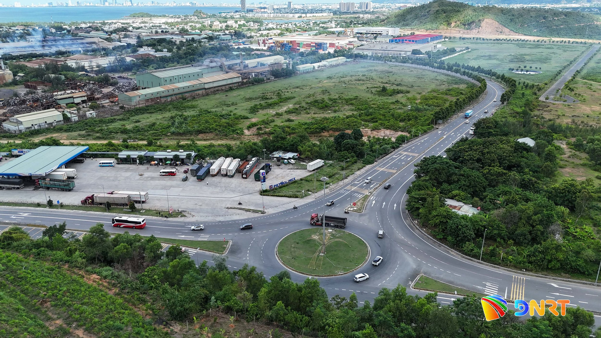 Dự án sẽ xây dựng nút giao với đường Tạ Quang Bửu và nút giao với đường ven sông Cu Đê; cải tạo nút giao với đường Vành đai phía Tây 2 cho phù hợp quy mô mở rộng. Trong ảnh là nút giao với đường Tạ Quang Bửu. Ảnh: XUÂN SƠN