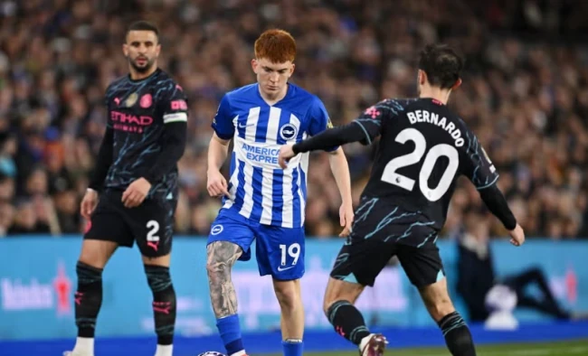 Valentin Barco trong màu áo Brighton.
