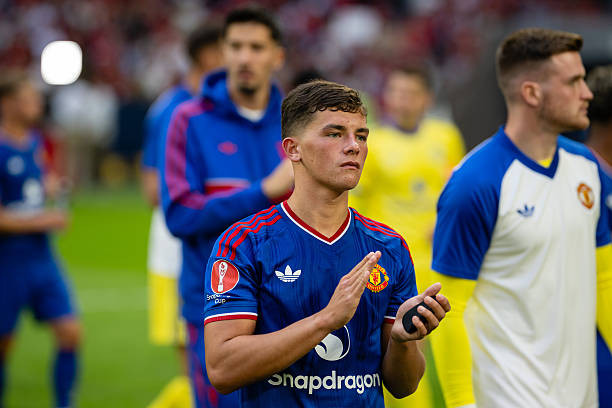 Ban huấn luyện Manchester United cần sớm cân nhắc tương lai cho Shea Lacey