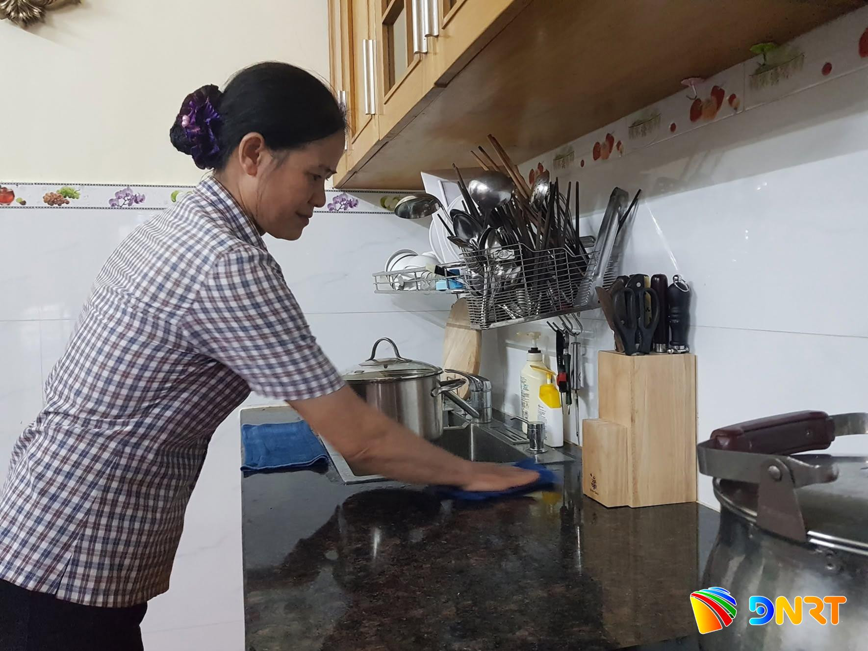 Không ít lao động tuổi trung niên chọn nghề giúp việc do không yêu cầu bằng cấp, trình độ, nhu cầu tuyển dụng lớn. Ảnh: L.P