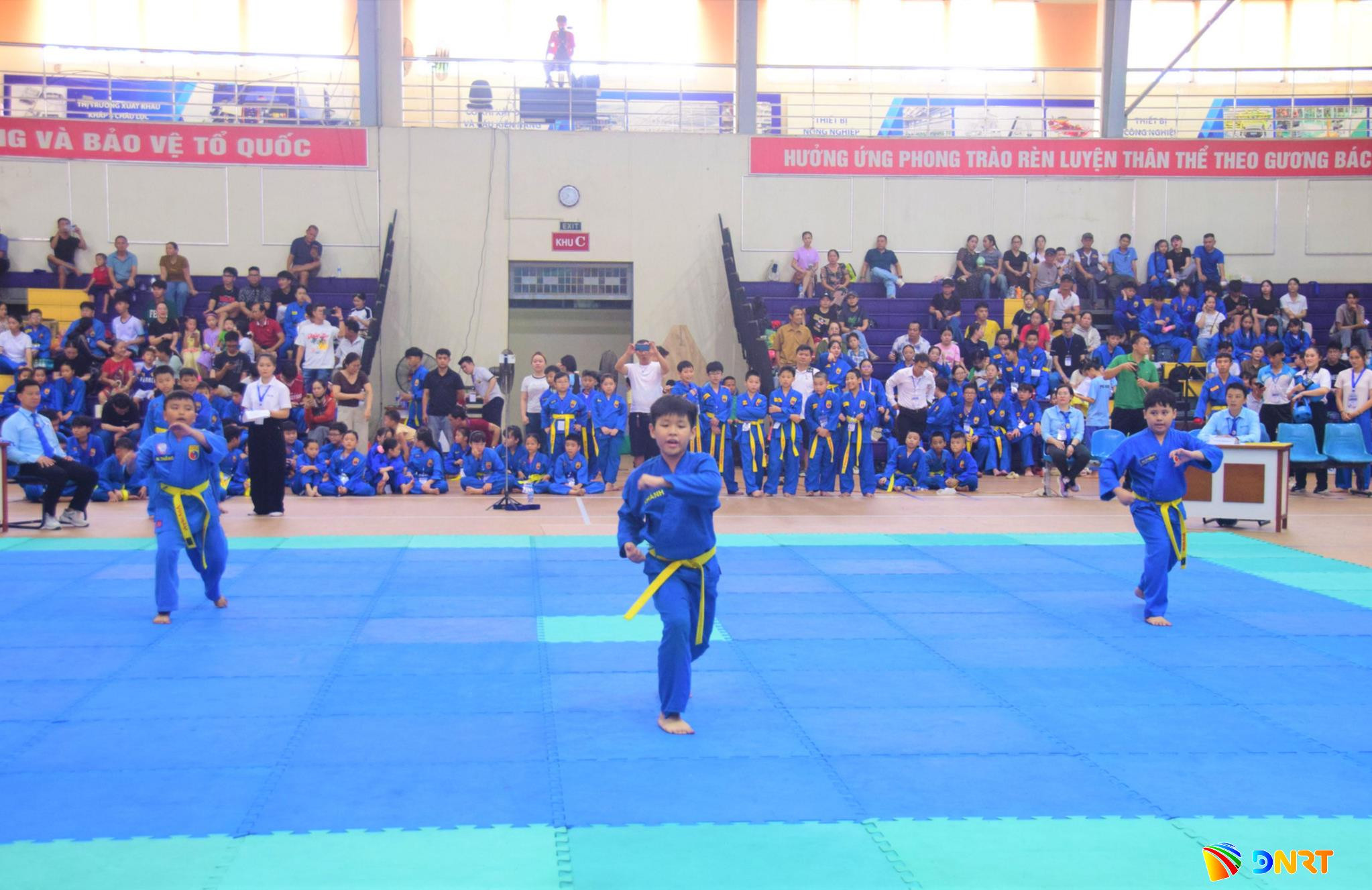 gv-2-a3382b2054b7c7494ac74822dd39a940.jpg