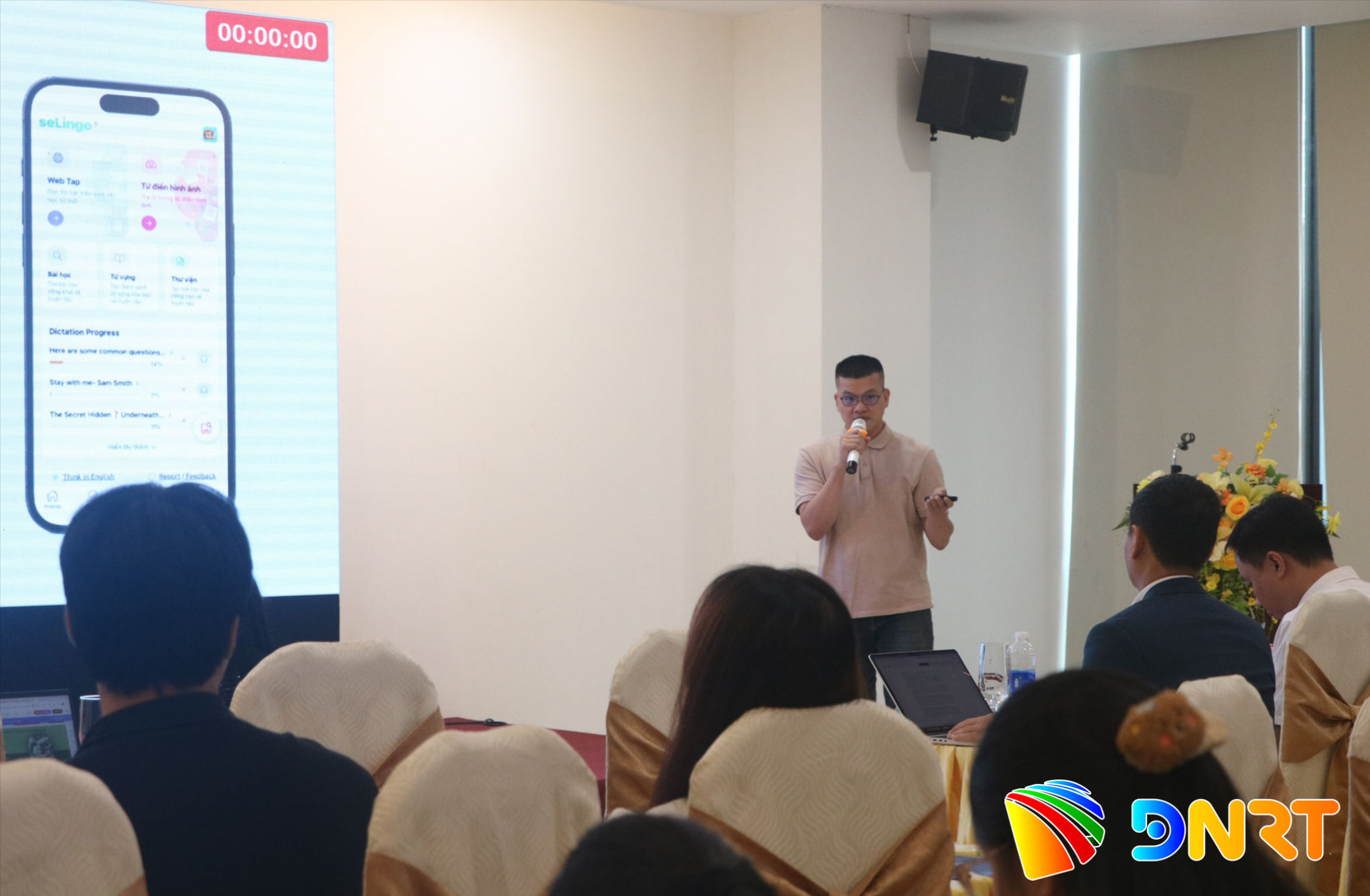 Startup đang thuyết trình dự án tại vòng sơ loại cuộc thi Khởi nghiệp đổi mới sáng tạo thành phố Đà Nẵng - SURF 2026. Ảnh: VĂN HOÀNG