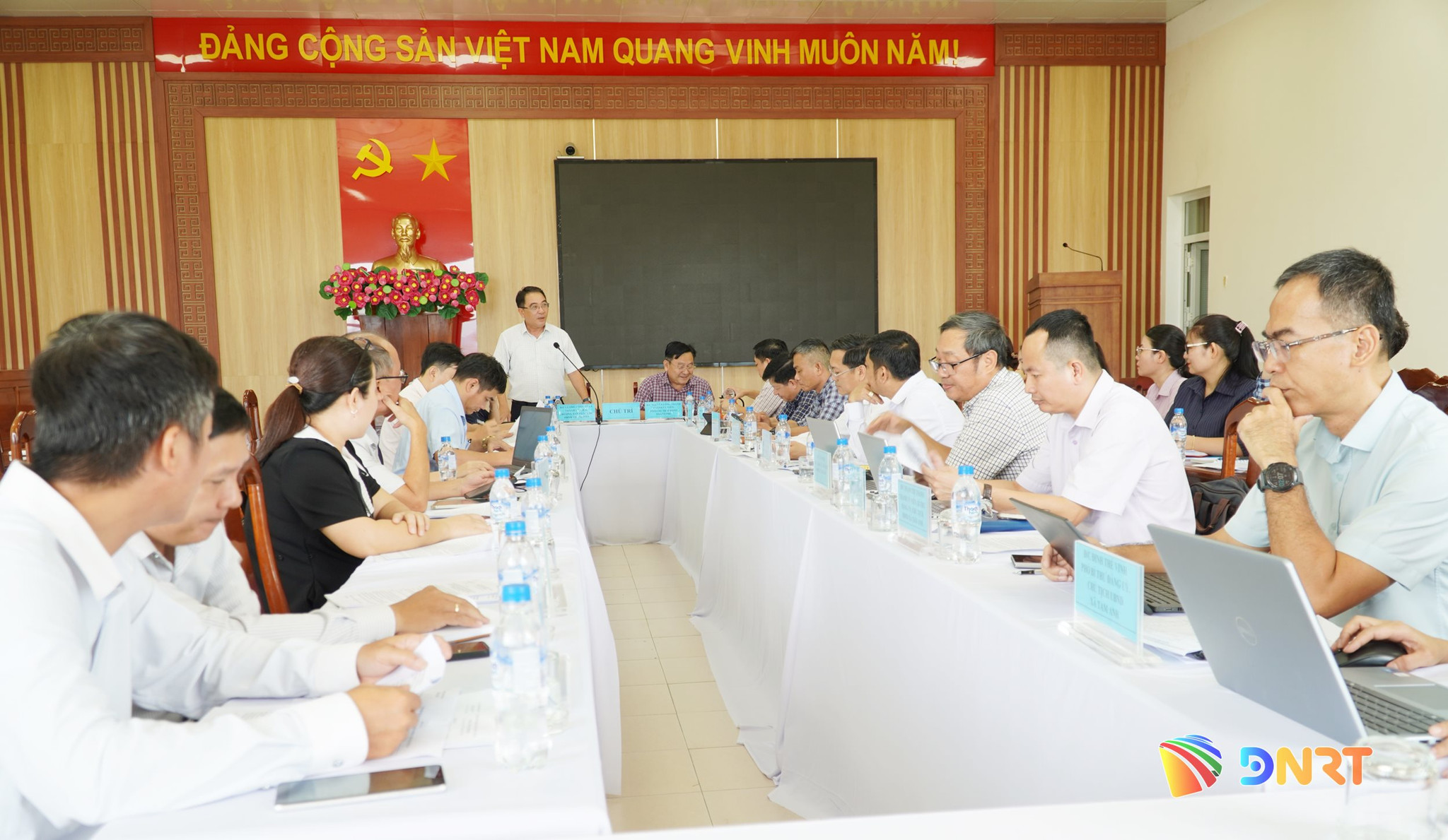 anh lam viec 53