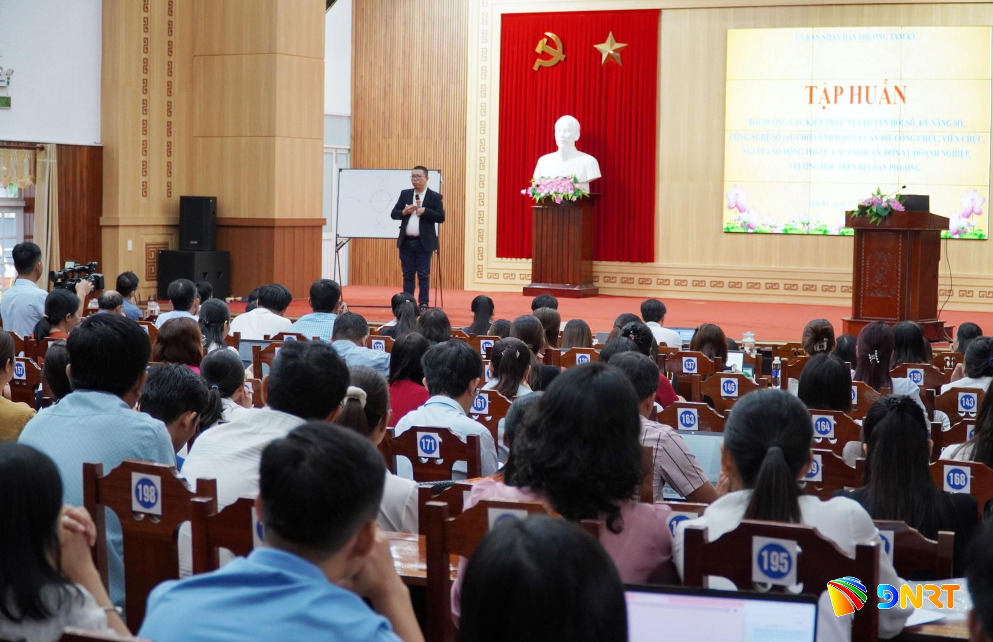 anh-tap-huan-ai-tam-ky.jpg