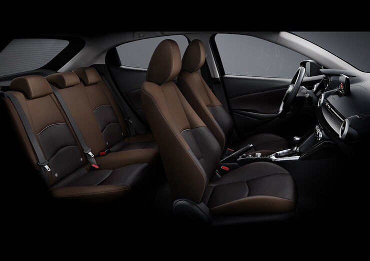 Màn hình trung tâm và các phím chức năng Mazda Connect