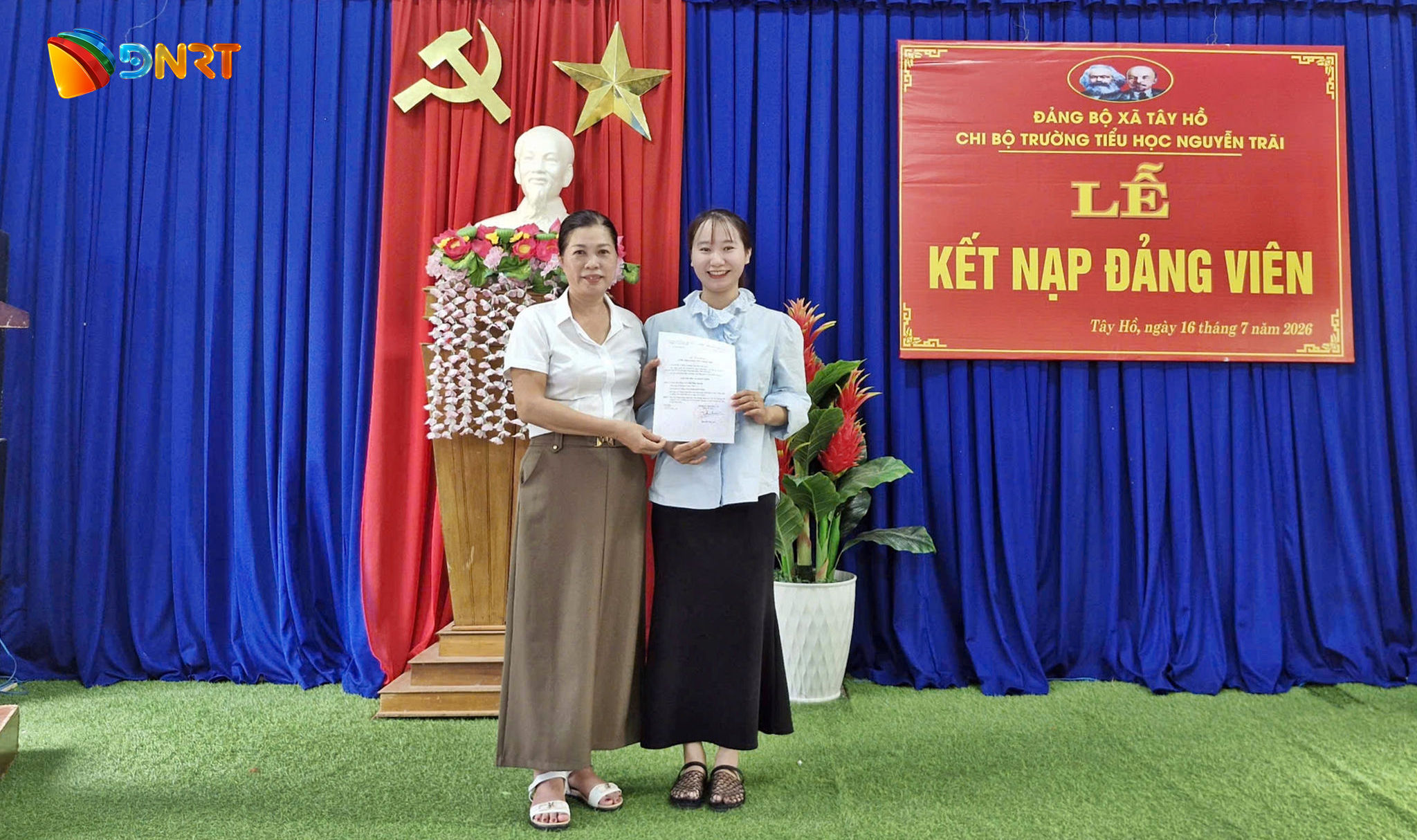 Đảng ủy xã Tây Hồ đã có nhiều giải pháp trong tạo nguồn và phát triển đảng viên mới. Ảnh: SONG HÀO