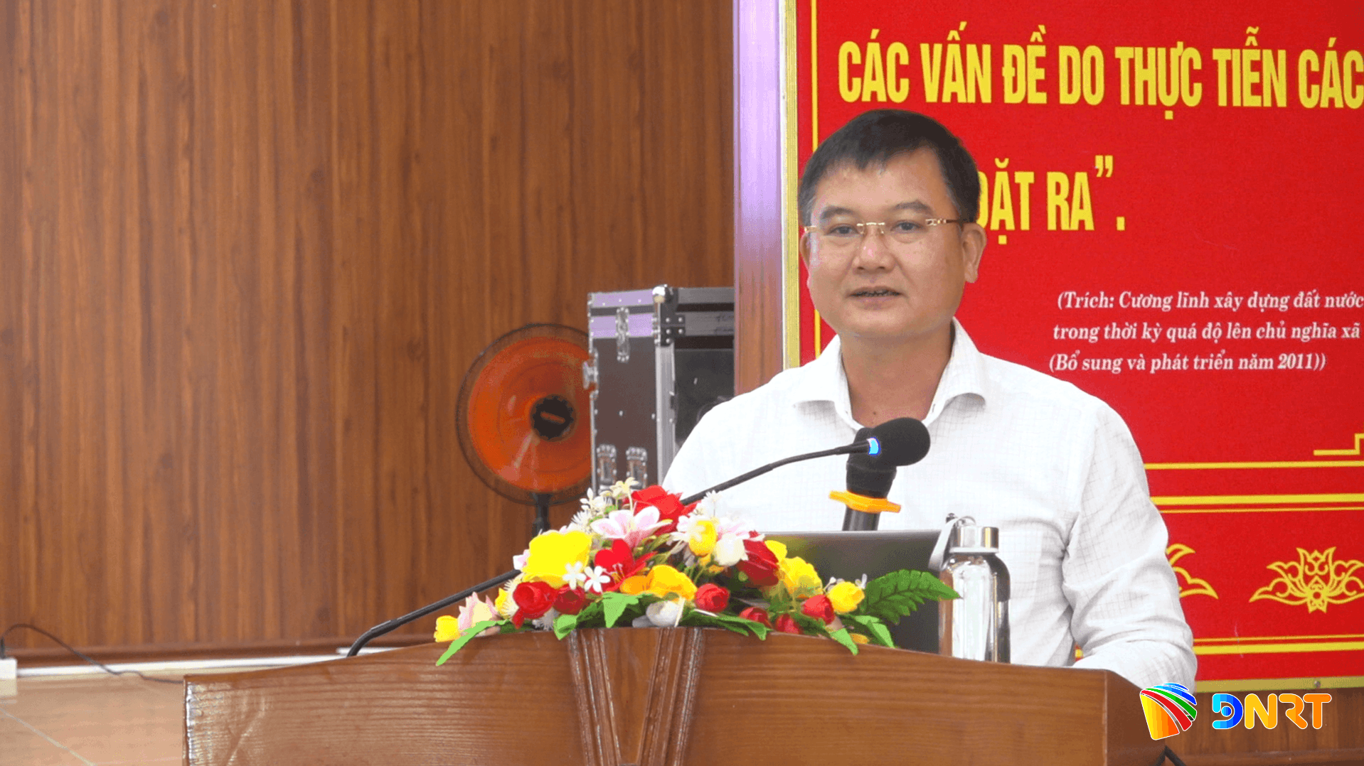 Báo cáo viên thành phố truyền đạt chuyên đề tại xã Thăng Điền. Ảnh: GIANG BIÊN