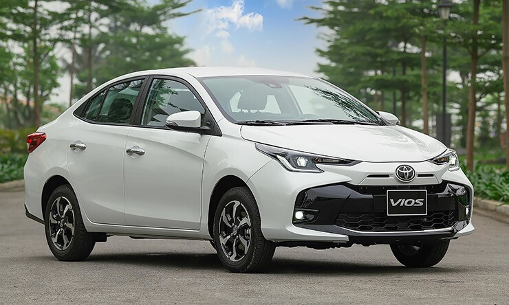 Đầu xe Toyota Vios 2026 với thiết kế lưới tản nhiệt mới