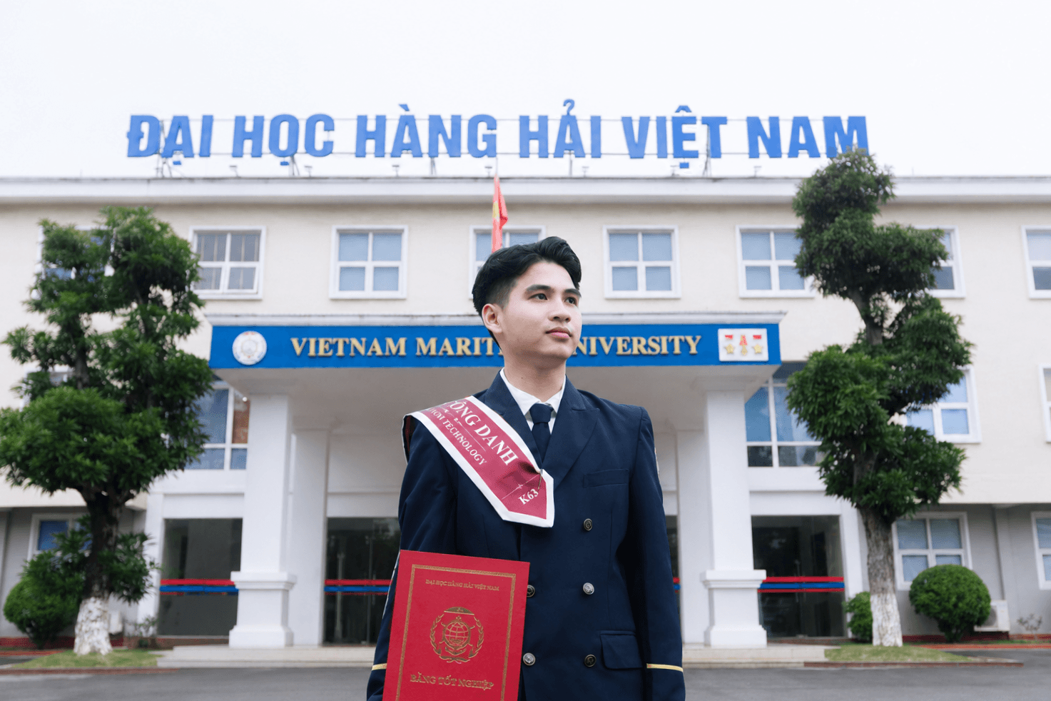 thu_khoa_da_nang_2.png