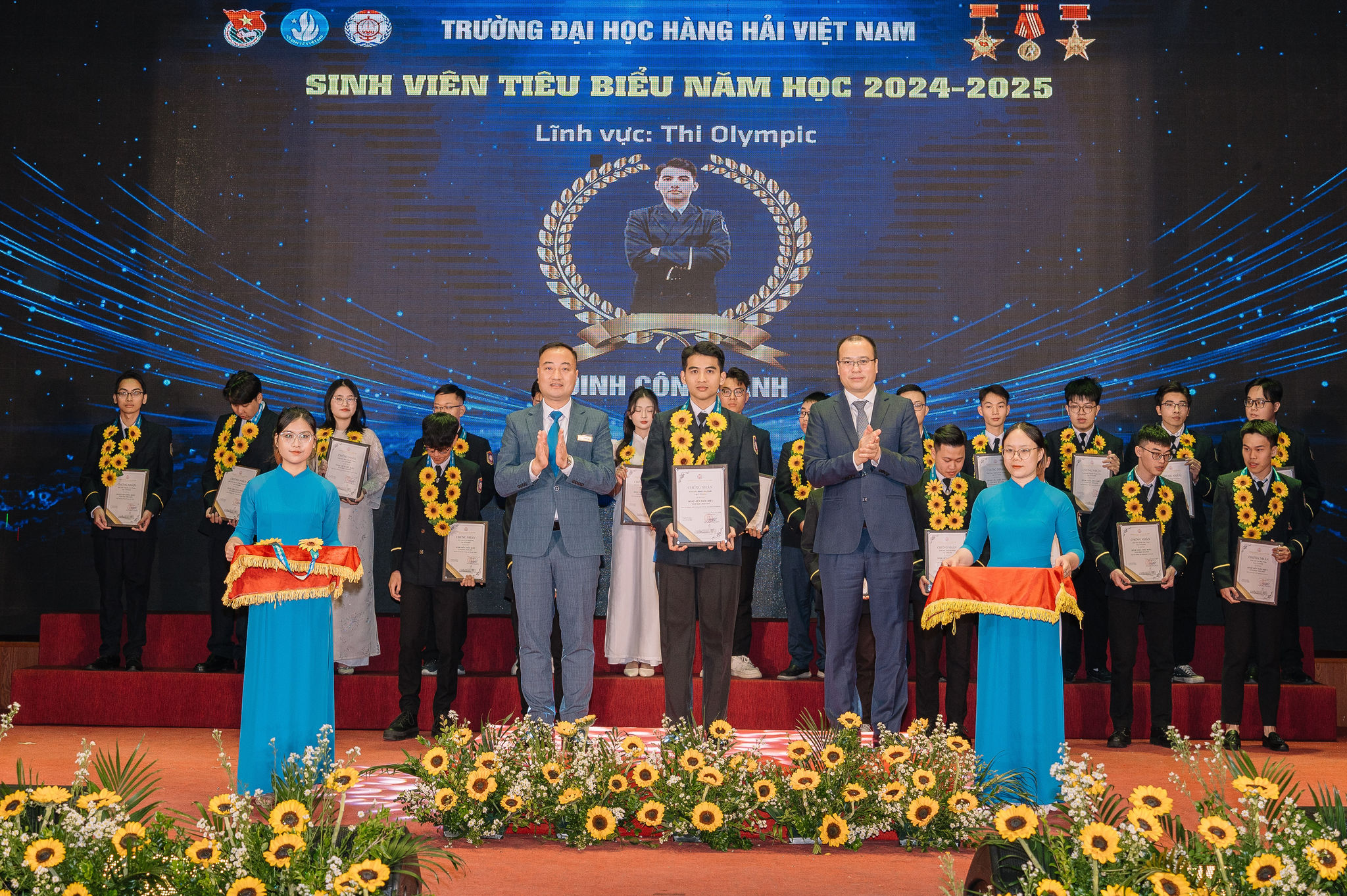 thu_khoa_da_nang_3.jpeg
