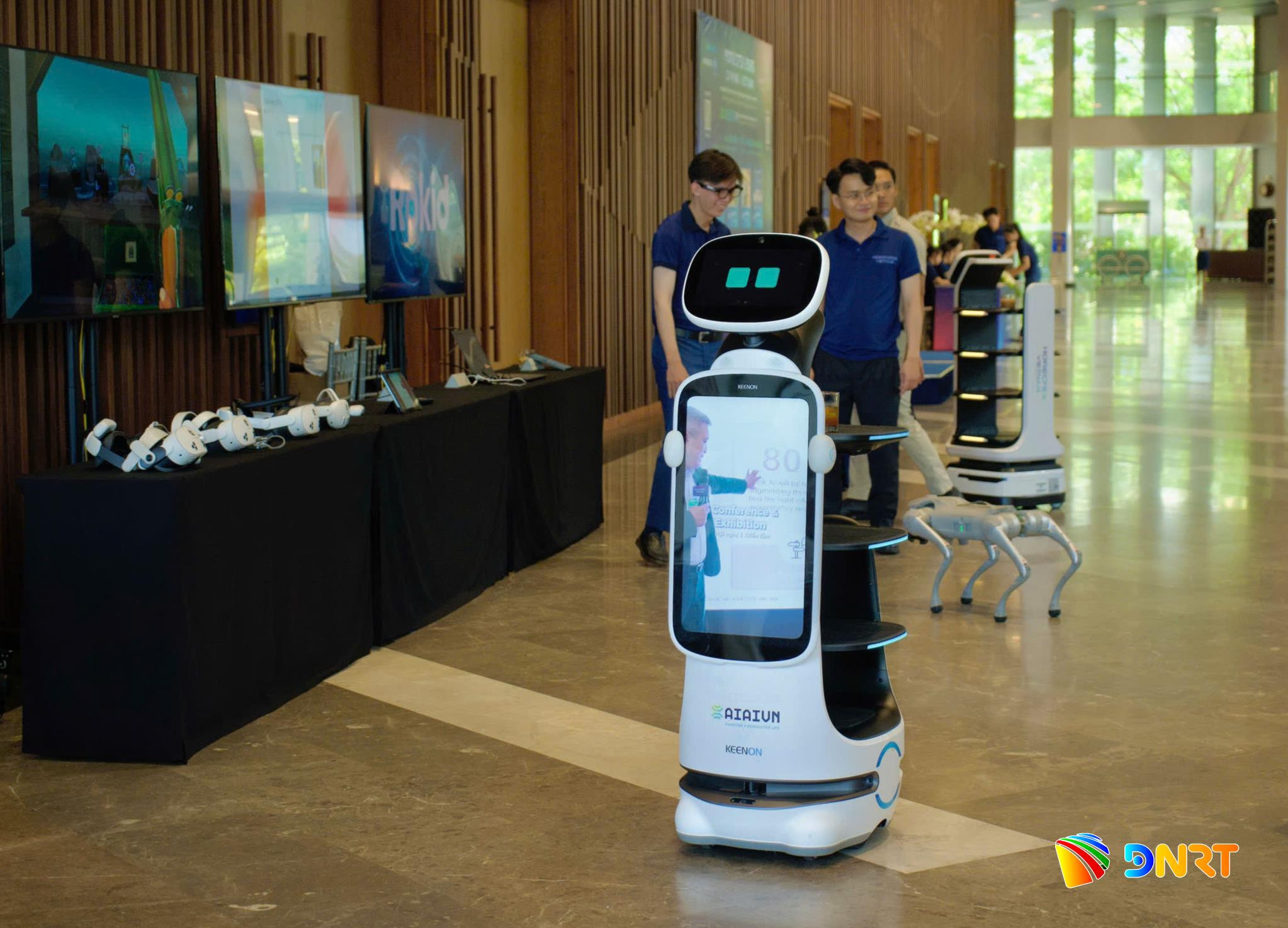 robot1.jpg