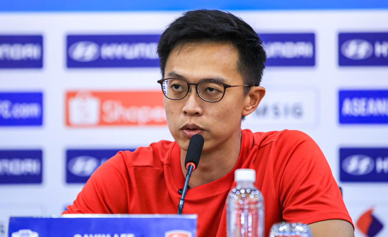 HLV Gavin Lee thừa nhận Singapore mắc nhiều sai lầm trong trận thua Thái Lan 1-3