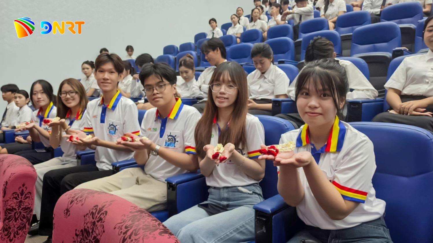 12-8-sinh-vien.jpg