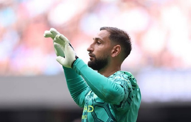 Gianluigi Donnarumma lúng túng trong thất bại của Man City