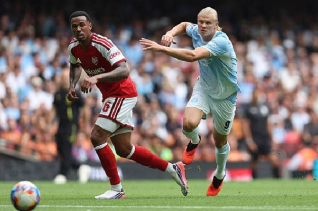 Erling Haaland bỏ lỡ cơ hội trong trận thua Arsenal